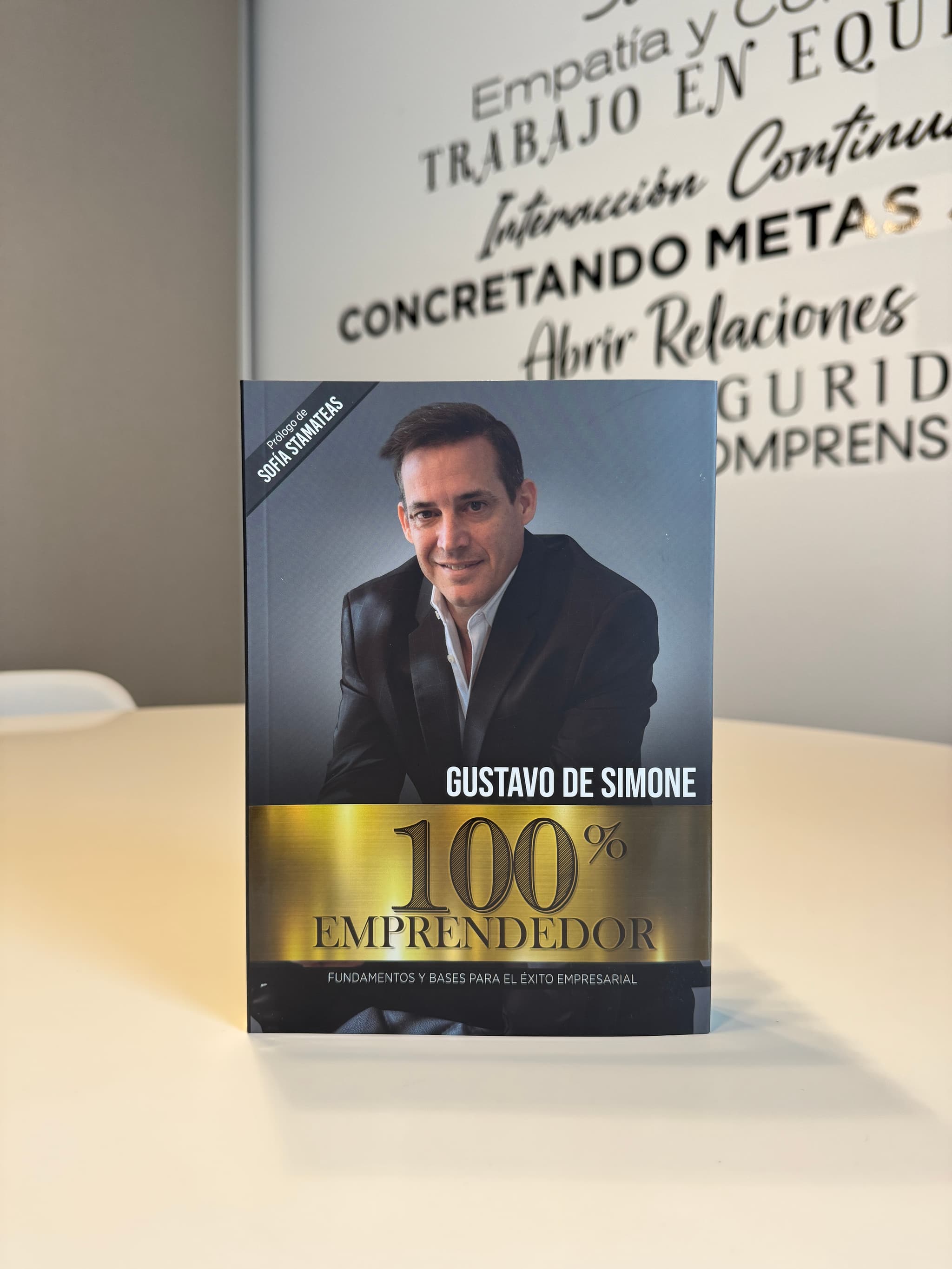 Tapa del libro 100% Emprendedor